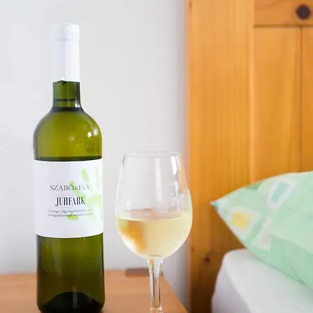 Bed & Breakfast Juhfark Fogado Es Borhaz 3*